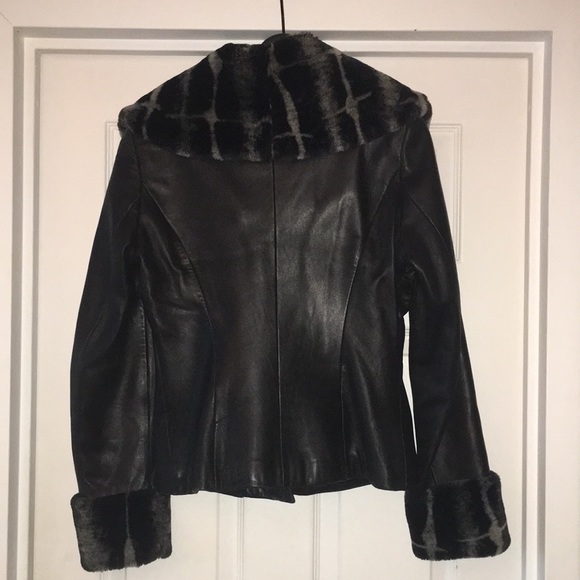 A Daniel Black leather crop jacket with faux fur - Picture 6 of 6